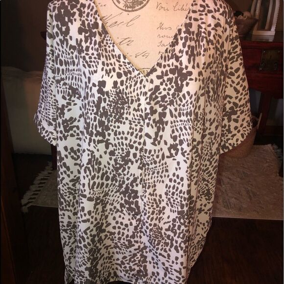 mittoshop Tops - Cute Oversized Top EUC